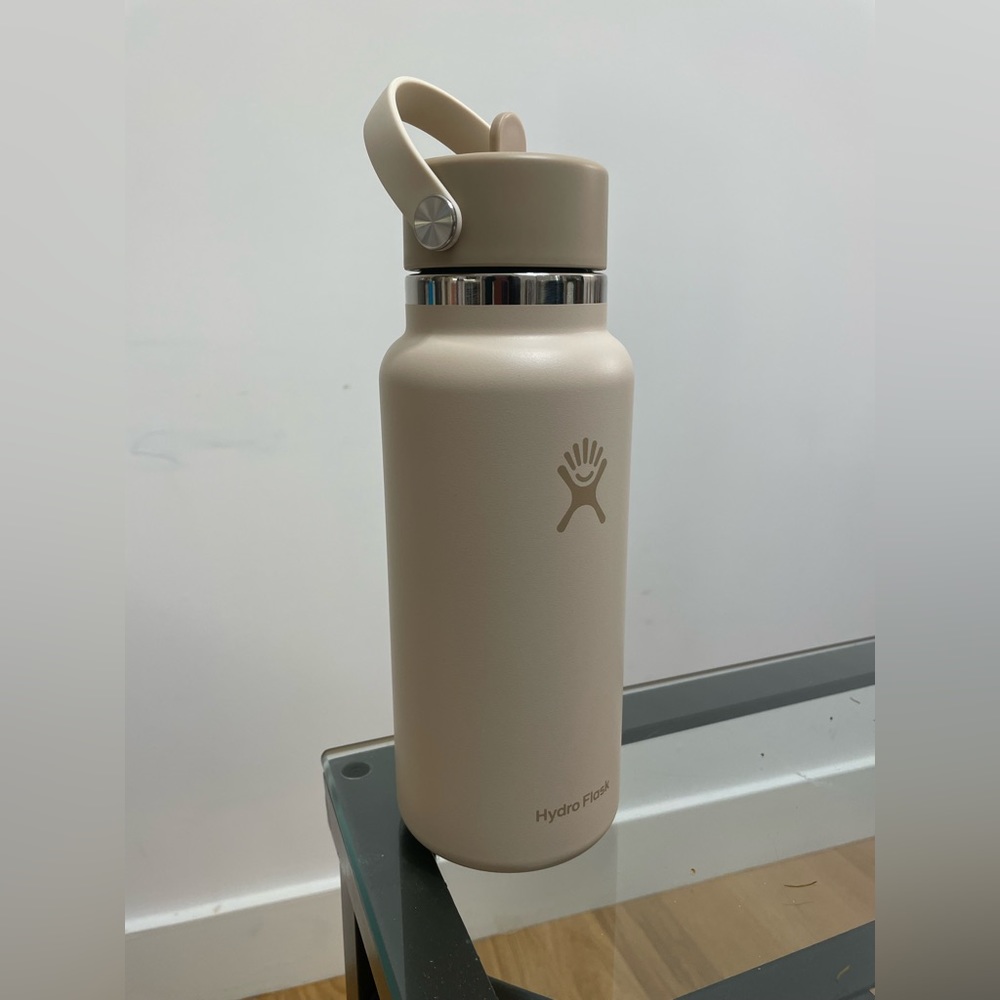 NWT Limited Edition Hydro Flask Almond Water Bottle Whole Foods Collection